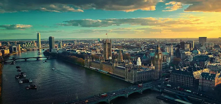 UAE Travelers Shift to UK Amid Schengen Visas Chaos