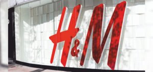 Read more about the article Elyanna Stars in H&M Campaign, Making Waves in Fashion and Music Globally